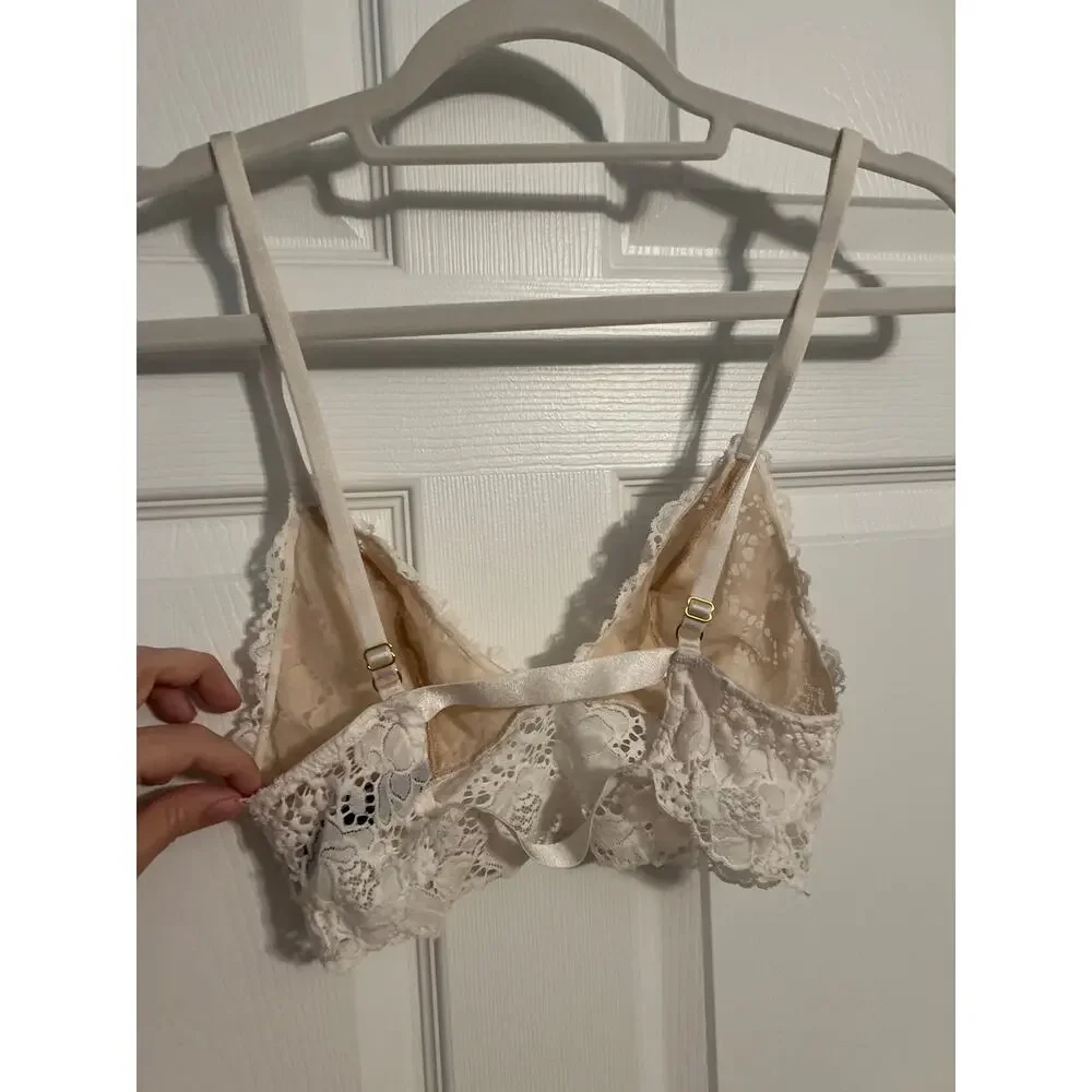 Victoria’s Secret “Very Sexy” White Bralette – Size Small